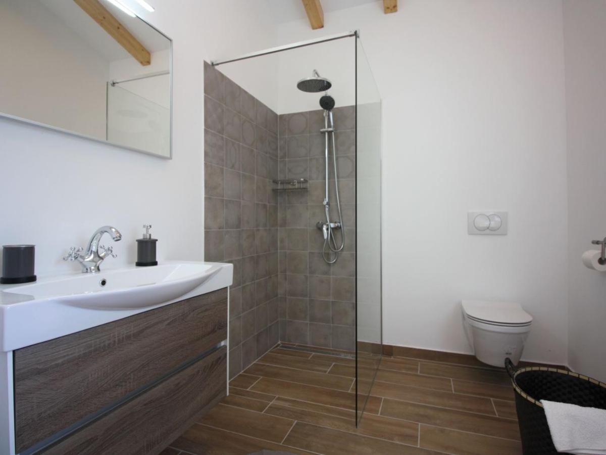 Moderne Istrische Steinvilla - 4 Sterne Mit Privatem, Beheizbaren Pool & Meerblick Kavran エクステリア 写真